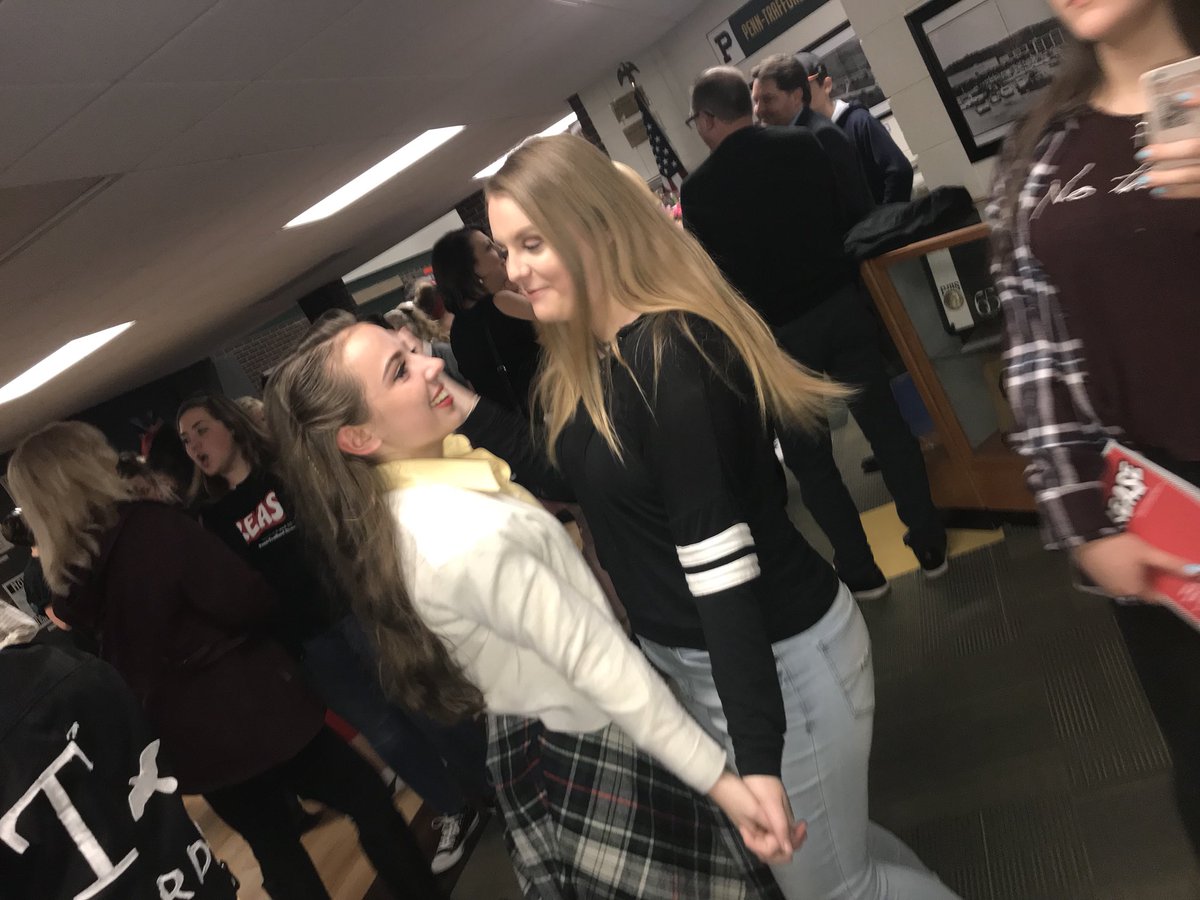 alyssa_nap's tweet photo. HAPPY HAPPY 16th BIRTHDAY TO MY BEST FRIEND!!🎈 i love you so so much and i hope your day is great💕 pls be safe on the road 🚘 love you girlie 😘 @alli_hrmn https://t.co/smlWZWhMsU