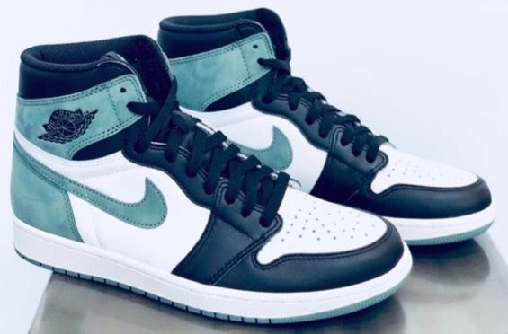 soundskapemedia's tweet photo. The Air Jordan 1 Retro High OGs are set to drop MAY 5th!! What y’all think Cop 🔥🔥 or Naa!?! 🤔😷
•
•
#Jordan #Jumpman #23 #AirJordan #retroog #footlocker #kicksonfire #flightclub #nike #fashion https://t.co/18DeD0PCEx