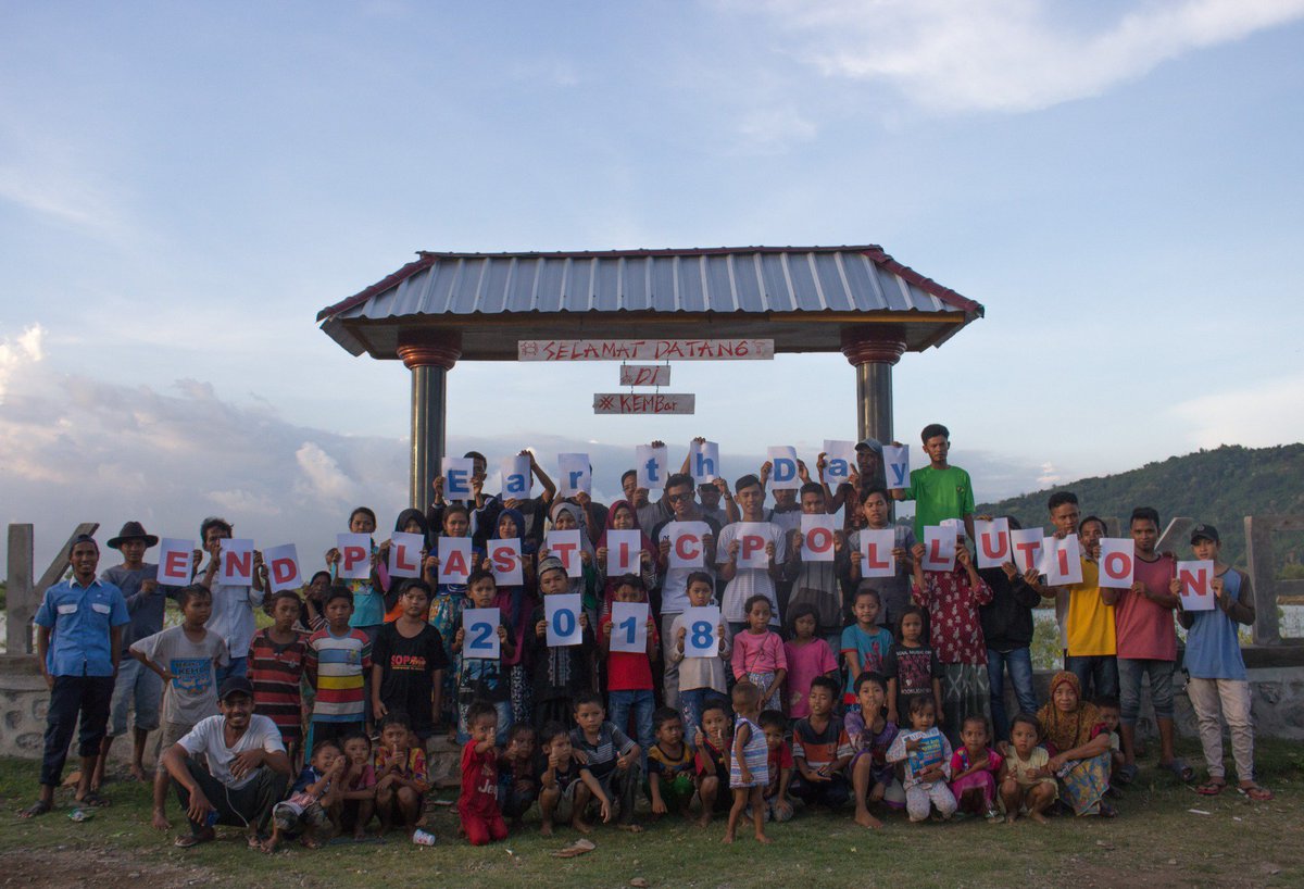 bagekkembar's tweet photo. Selamat Hari Bumi 2018

#HariBumi2018 #haribumi #akhiripolusiplastik #endplasticpollution
Selamatkan #ekosistem #mangrove
Kawasan #ekowisata #mangrove #bagekkembar #sekotongmendunia #Lombok https://t.co/K3gwEOSxMt