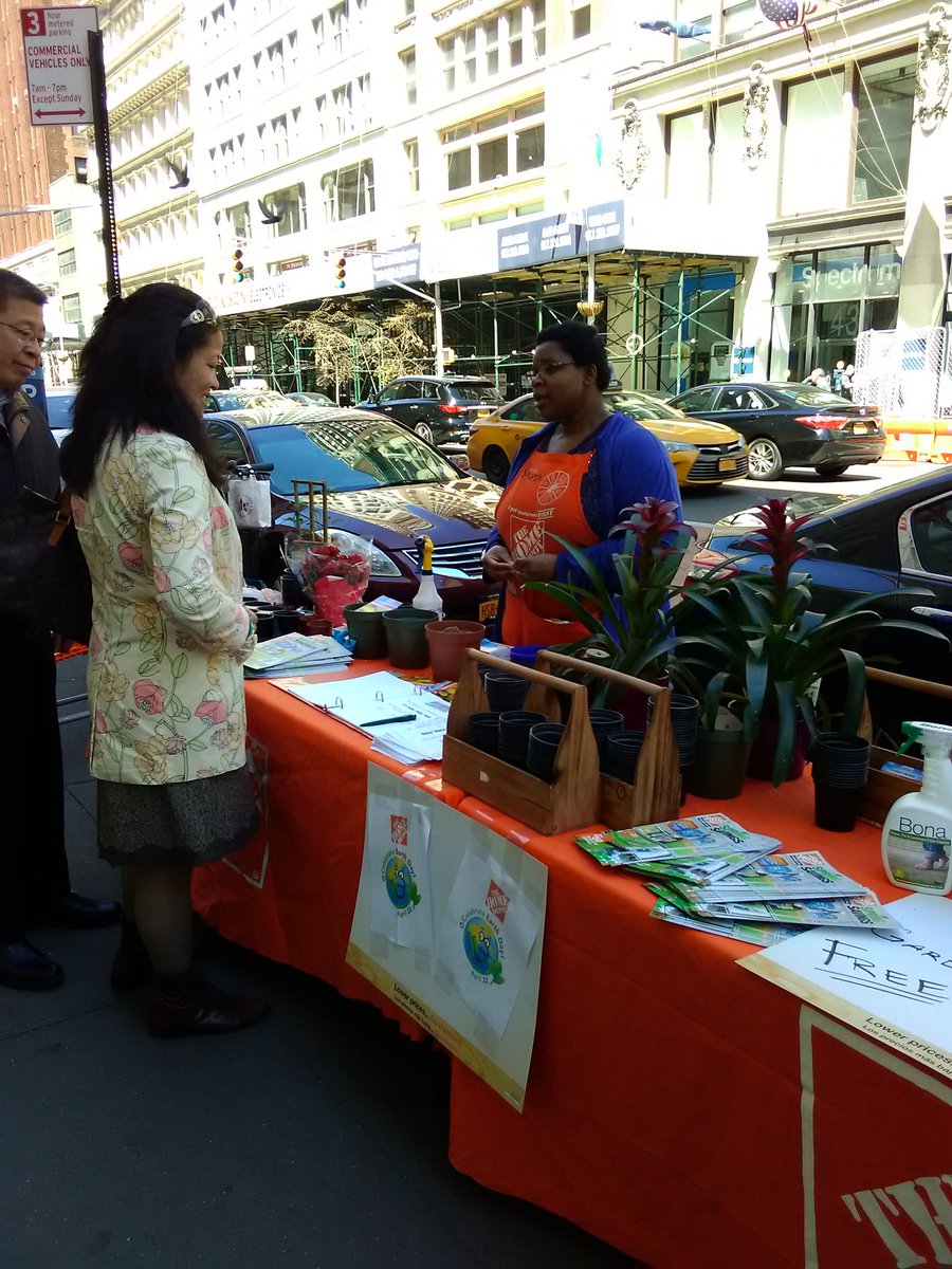 almanigault1's tweet photo. 6175-celebrating earth day sidewalk event https://t.co/22UWbi2MaM