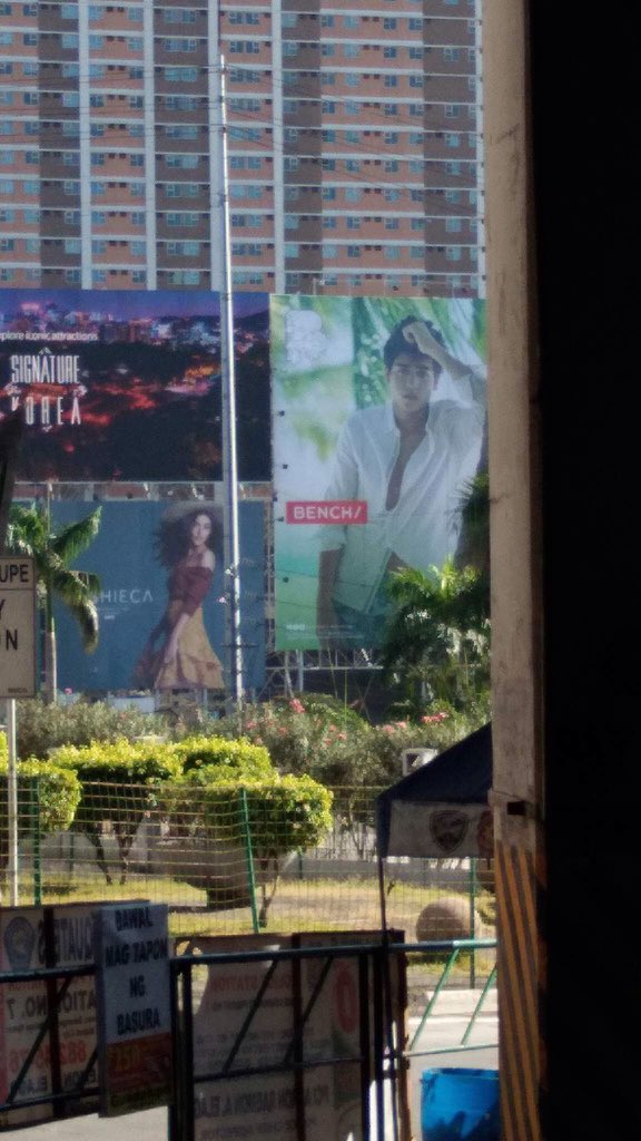 Chinkhali2025's tweet photo. wow! Iba na ang Idol ko may Pa-Billboard na. ginagalingan nmn masyado @itsmeMarcoG haha #BENCHBillboard https://t.co/hJzrKF7Igi