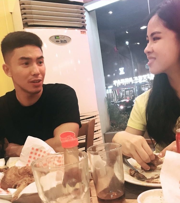 pinktulips_R's tweet photo. best feeling is when you just naturally click with a person. talking all day, every day, no forceful conversation, laughs, attention. they are worth their weight in gold, don’t lose them.

@tonythesharky @delavinkisses

@mor1019 #MORPinoyBiga10 Alam Na This by Kisses Delavin https://t.co/CH4mxtRlXC