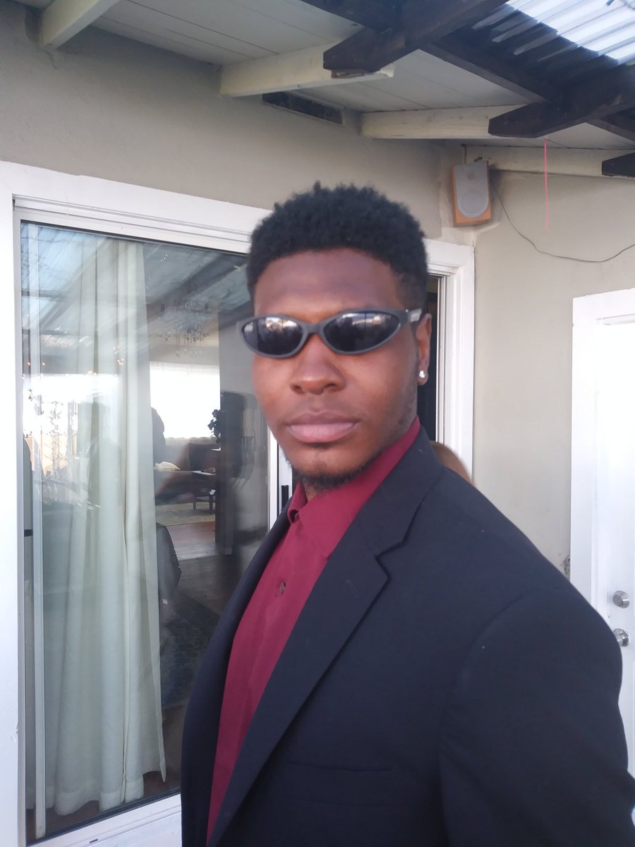 fixiepat's tweet photo. Here are 4 of my favorite pics from the wedding sequence I took a pic of every single person in these glasses at this wedding https://t.co/YiXj5NbPdL