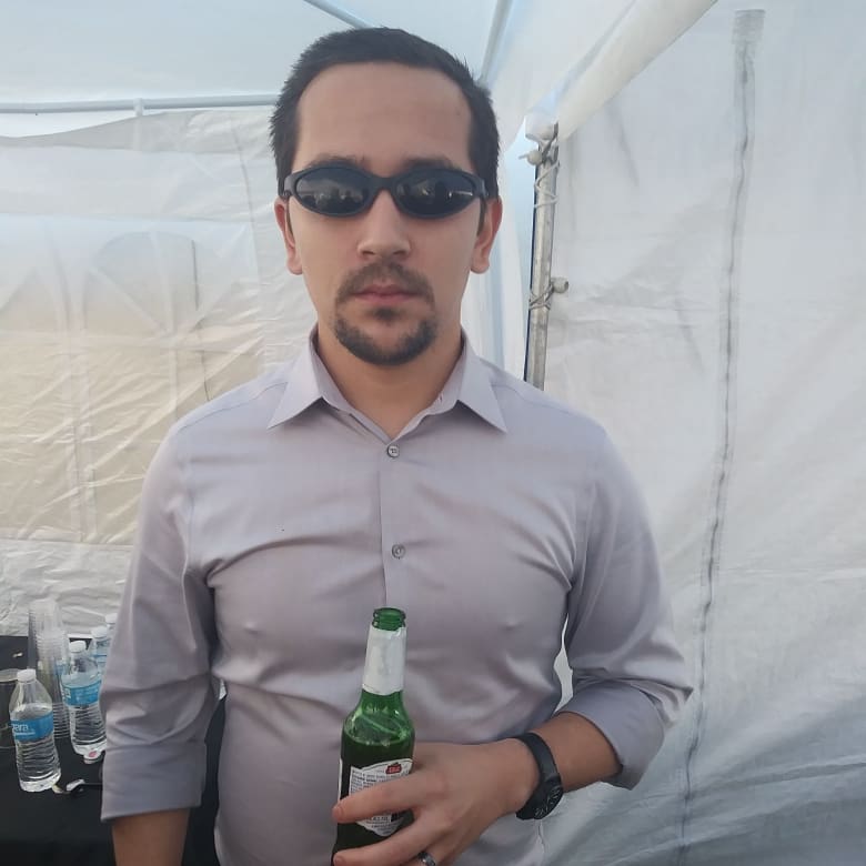 fixiepat's tweet photo. Here are 4 of my favorite pics from the wedding sequence I took a pic of every single person in these glasses at this wedding https://t.co/YiXj5NbPdL