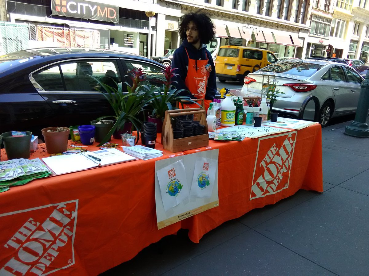 almanigault1's tweet photo. 6175-having fun with our customers on Earth Day. https://t.co/uw8RBzbSJZ