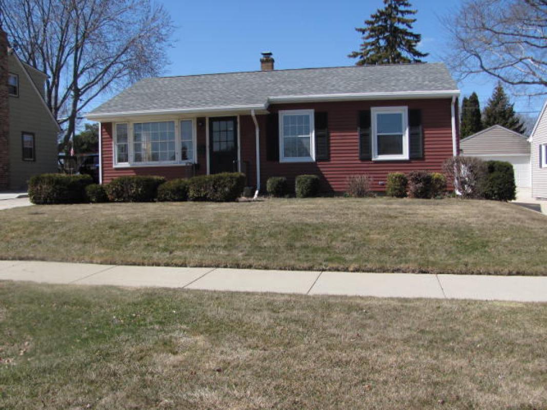 SandyCarlsonRE's tweet photo. We are looking for a buyer on 932 Oregon St #Racine #WI  #realestate https://t.co/1ksANjHwU5 https://t.co/KTj0Pd9kGW