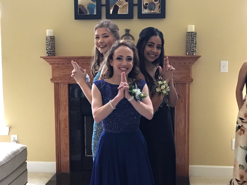 juliana_potts98's tweet photo. Happy birthday to my sista!!! I love you so much and I hope you had an amazing day!❤️💖💘🎉🎈🎂 @Joannalizzz https://t.co/bAUuso0vee