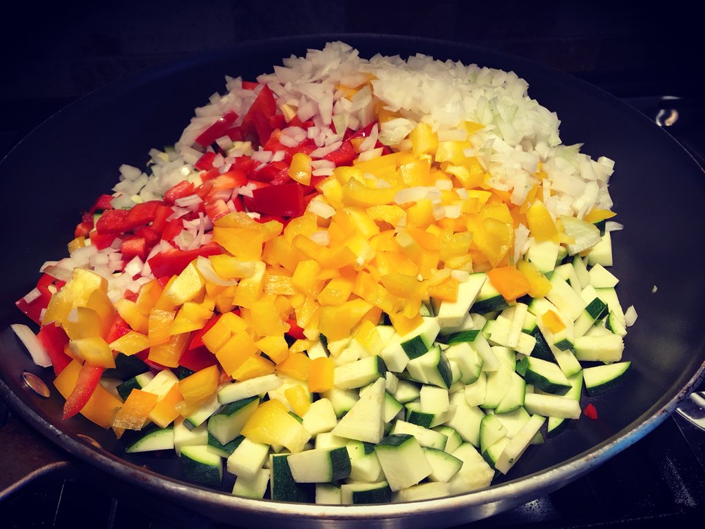 CaptHousekeeper's tweet photo. Getting ready to cook a big pot of black bean chili. #igothungry #vegetarian https://t.co/BeGqMKxihm