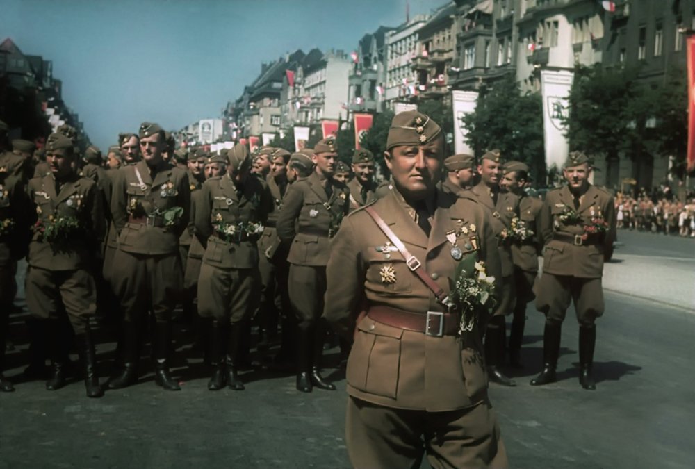 Glockengeist's tweet photo. Parade of the Legion Condor in Berlin after their return from Spain, 1939. https://t.co/Yi7GrSPdjh