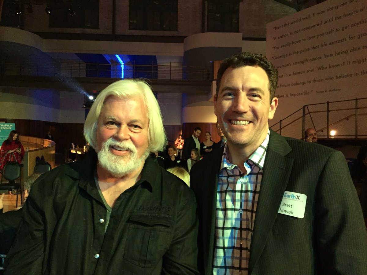 howellconserve's tweet photo. Humbled to have met @CaptPaulWatson one of my environmental 🌏 heroes during @earthxorg @EarthxFilm; thank you for speaking for the 🌊🐬🐋!! #ChasingThunder #earthx #earthday https://t.co/PaziJRz2WO