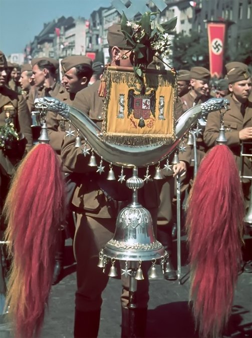 Glockengeist's tweet photo. Parade of the Legion Condor in Berlin after their return from Spain, 1939. https://t.co/Yi7GrSPdjh