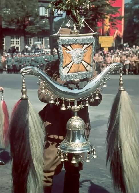 Glockengeist's tweet photo. Parade of the Legion Condor in Berlin after their return from Spain, 1939. https://t.co/Yi7GrSPdjh