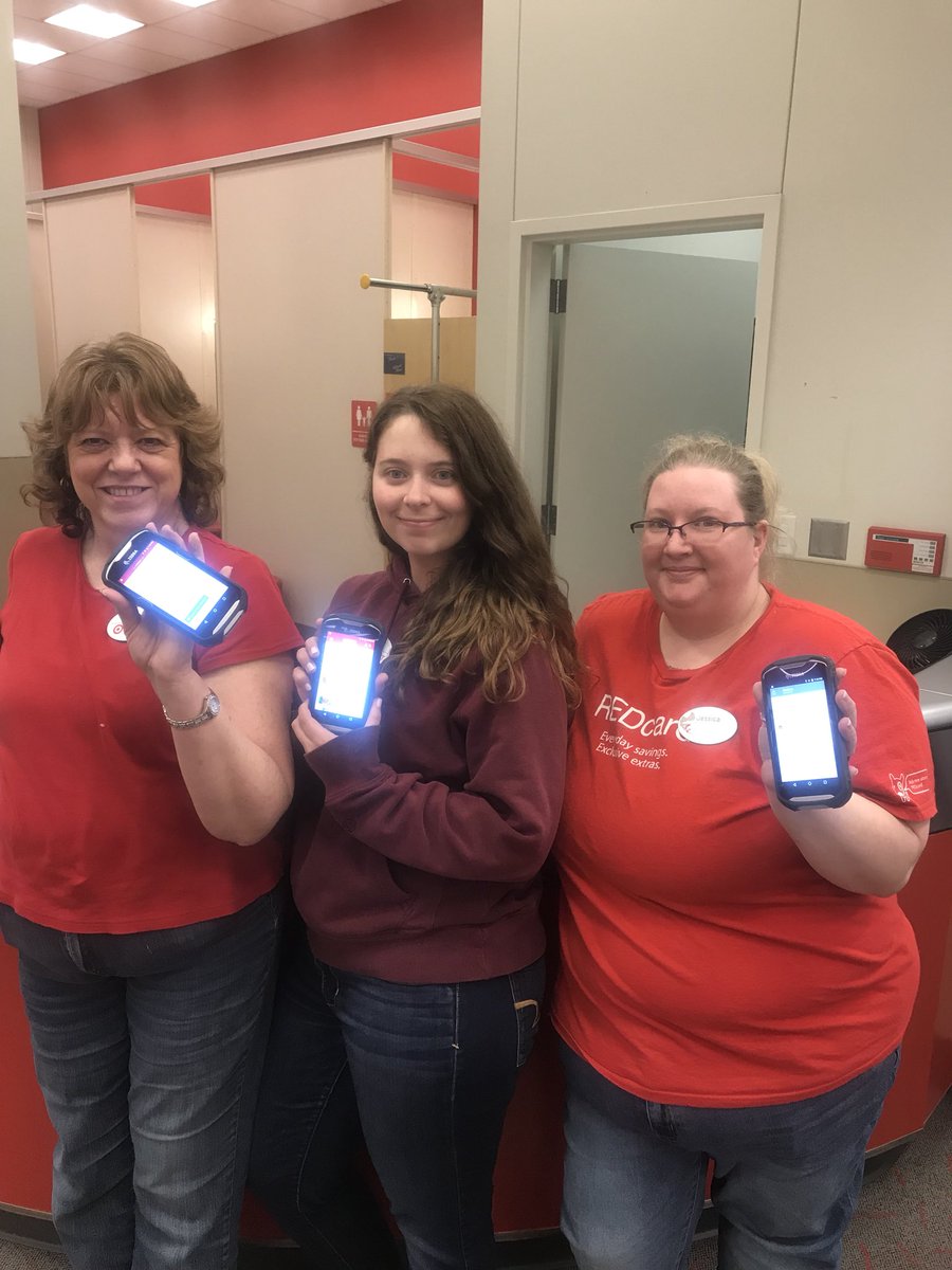 amy_tgt's tweet photo. Just a little #learnattarget #trainingsession #fittingroom @doug_gorski @Nicole_Harris1 @jennymeddles @buckeyeshaun @KevinKaminski10 @MeganLyons84 https://t.co/8NMST0fElG