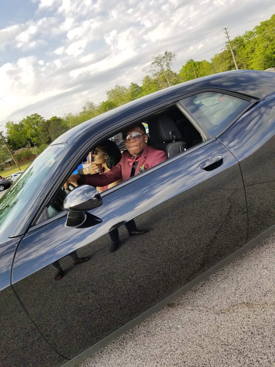 mms_merch's tweet image. Prom 2k18 💪🏿💧 #ChampHigh‼️