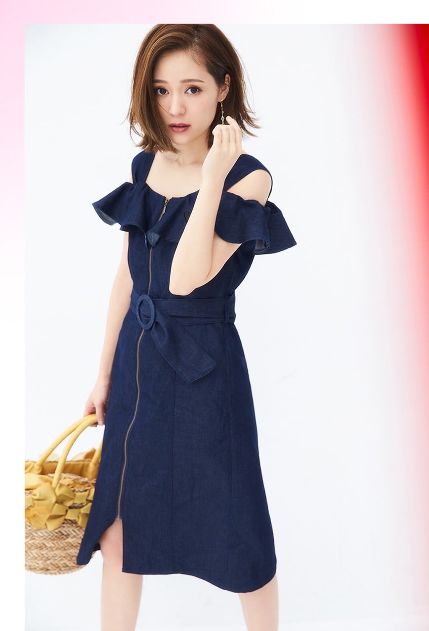 Jillbyjillstuart Jill By Jillstuart Summer Catalog Vol 1 夏のマストアイテムの デニムワンピが登場 オフショルとデコルテのラッフルが レディを演出 ジルバイ