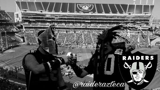 giovanni26or's tweet photo. Cheers for the @RAIDERS and @MoneyLynch birthday!!! @CervezaModeloMX #raiders #raiderazteca #oaklandraiders #cheers #sundaymood https://t.co/IkTnWpfgnU