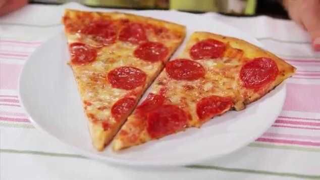 TheHealthPatrol's tweet photo. There are hundreds of chemical bonds in pizza. Chemical bonds can be found in arsenic, acid rain, and Nazis. Still feel like a slice? https://t.co/JwYbfDSDkL