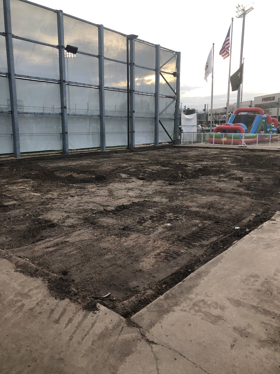 PeoChiefsGM's tweet image. Only a few more days until this will now longer be a dirt pit.  #StadiumUpgrades #ExpandedKidZone