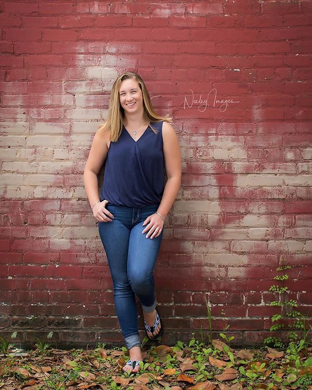 Blue IS your color @daniellarechis18 !  #flemingislandphotographer #seniorcollective #seniorpictures #wallart #painted #flemingislandhighschool #seniors2018🎓 ift.tt/2JkgTAn