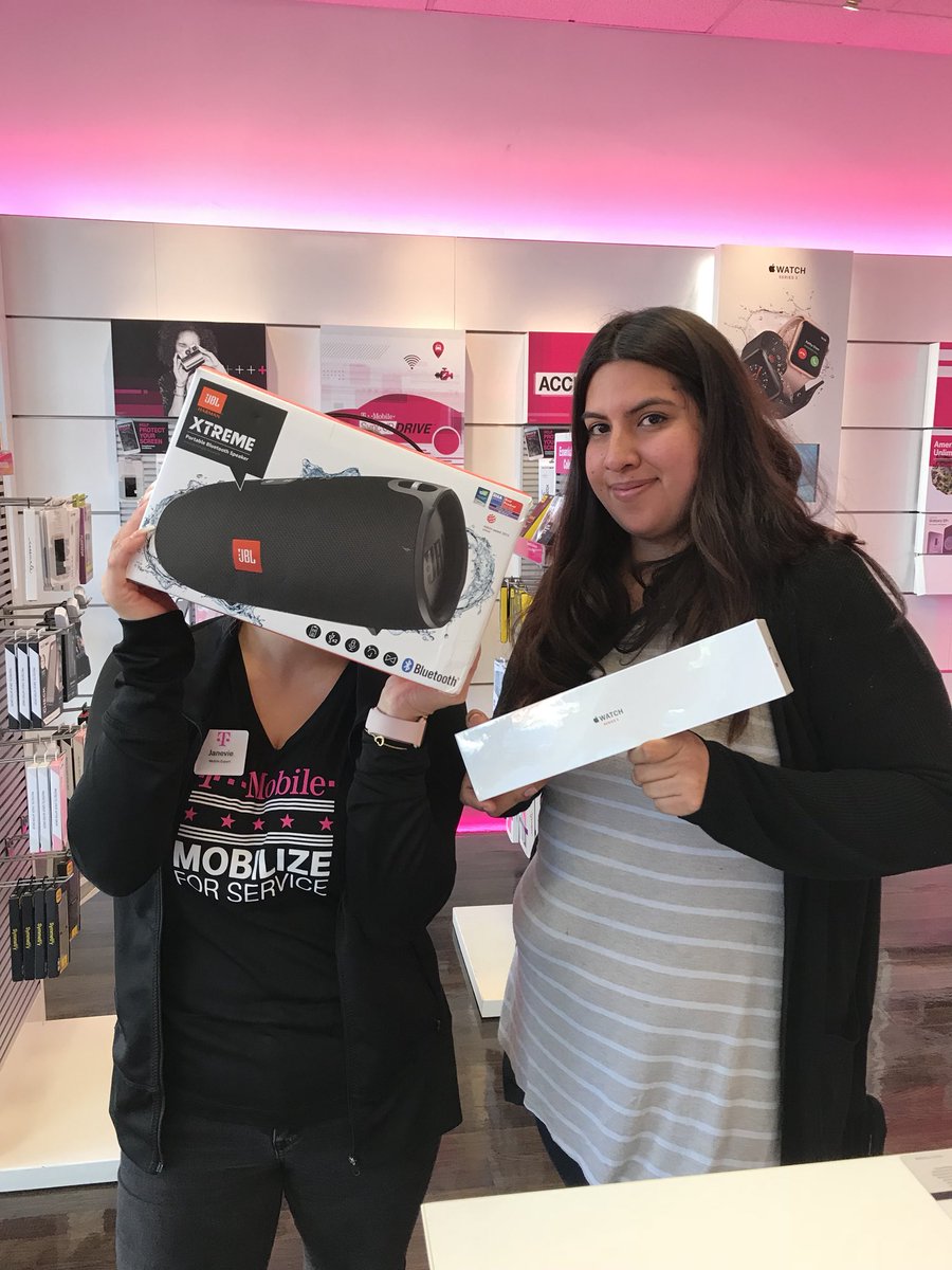 Happy customers is what we do!! We are #CustomerObsessed #Uncarrier <a href="/Randy_E_Tam/">Randy Tam</a> <a href="/raytangforever/">Ray Tang</a>