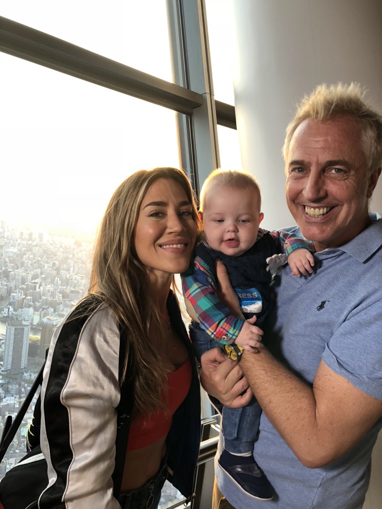 marley_ok's tweet photo. En la Tokyo Sky Tree a 654 metros de altura es una de las Torres más altas del mundo, junto a @baronjimena y Mirko en #PorElMundo @telefe https://t.co/EbCJJwvdzn
