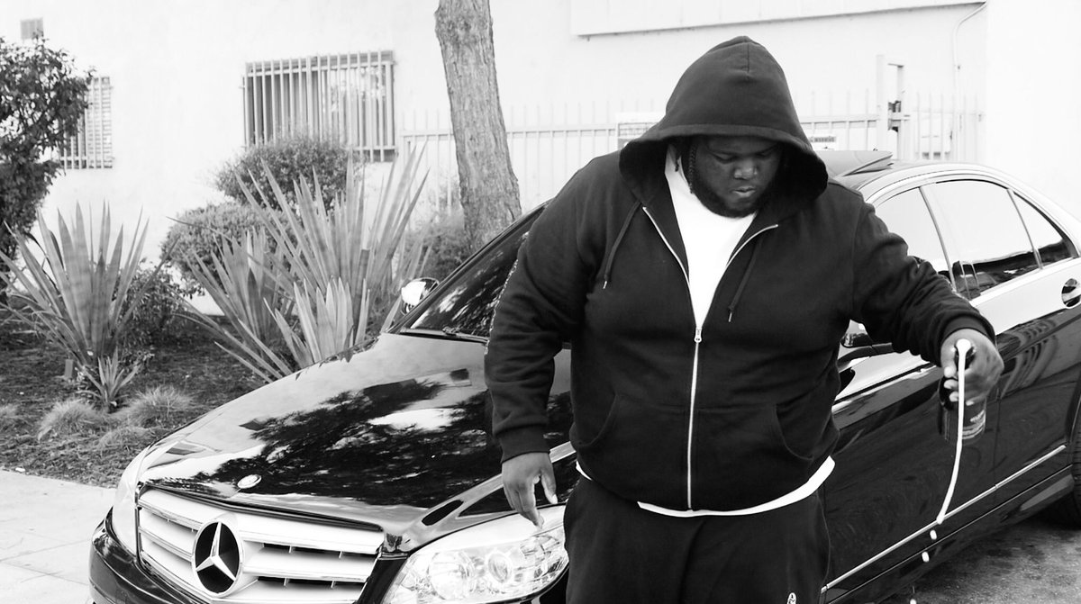 PACMANDAGUNMAN's tweet photo. You wasn't never there we the ones took all the risks and wasn't never scared We took it everywhere put the hood in my vein and my name just to make it clear... 🦍🔵 #MySection2 https://t.co/mXbFpmuwIi