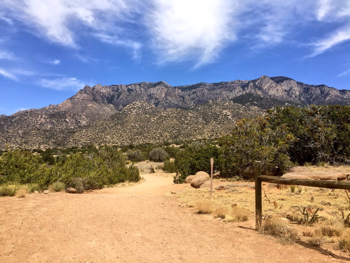 rjanson10's tweet photo. Happy Earth Day! Afternoon run on these gorgeous trails kick started my #SundayFunday As a runner I appreciate this earth, ground, trails, and mountains every single day. 🏃🏼‍♀️🤗 #runabq #earthdayeveryday https://t.co/Cp3KIR1PLp