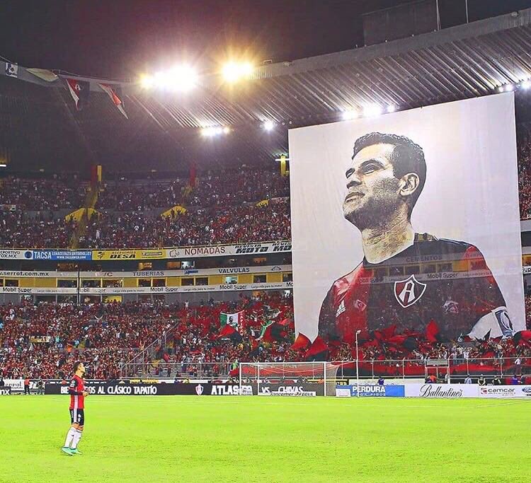 RafaMarquezMX's tweet photo. No hay palabras para describir tantas emociones que viví el pasado viernes en el estadio Jalisco, gracias a @atlasfc, a todo mi equipo,a la afición,instituciones,prensa, personalidades,amigos y sobretodo a mi familia por tanto cariño y apoyo! !GRACIAS DE CORAZÓN!#4ctitud https://t.co/NawzkHlS0y
