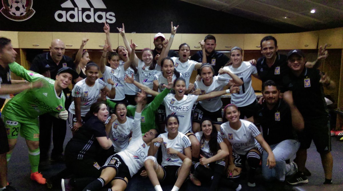 TigresFemenil's tweet photo. RT: Así festejan nuestras jugadoras su gran pase a la final del C-2018 #EstoEsTigresFemenil #VamosTigresFemenil https://t.co/jb1jSpTsr4