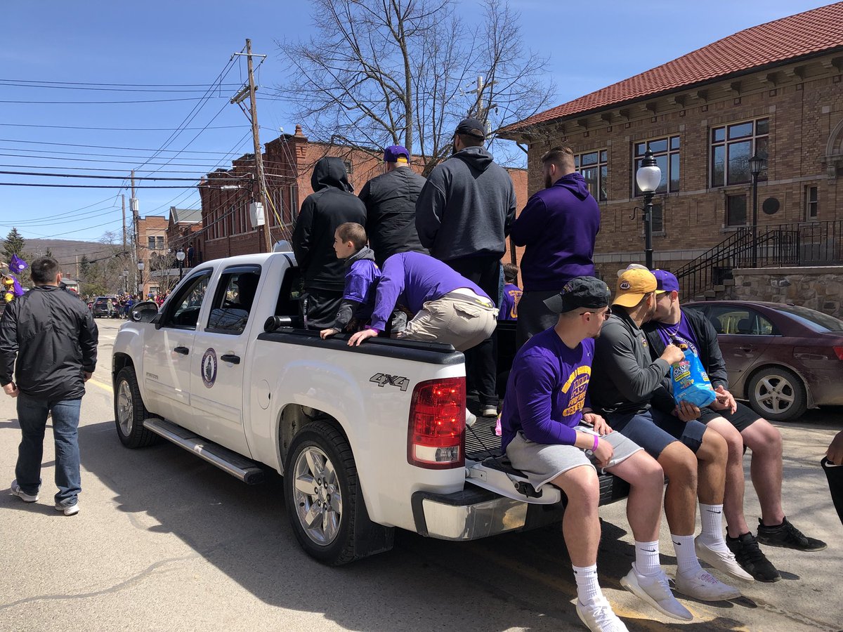 AUSaxonFootball's tweet photo. Had a blast marching in this years Hot Dog Day Parade ! 🌭 https://t.co/dlM1FTUCUH