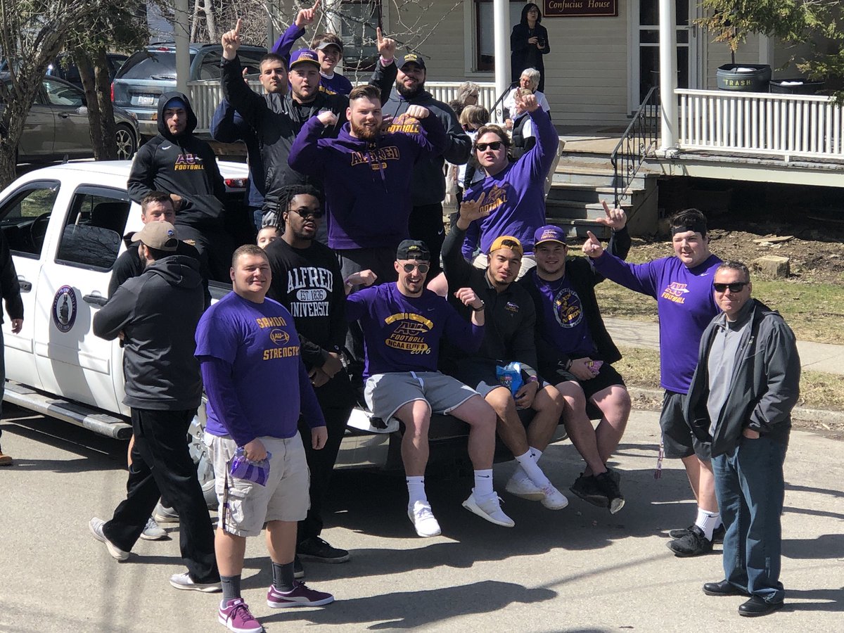 AUSaxonFootball's tweet photo. Had a blast marching in this years Hot Dog Day Parade ! 🌭 https://t.co/dlM1FTUCUH