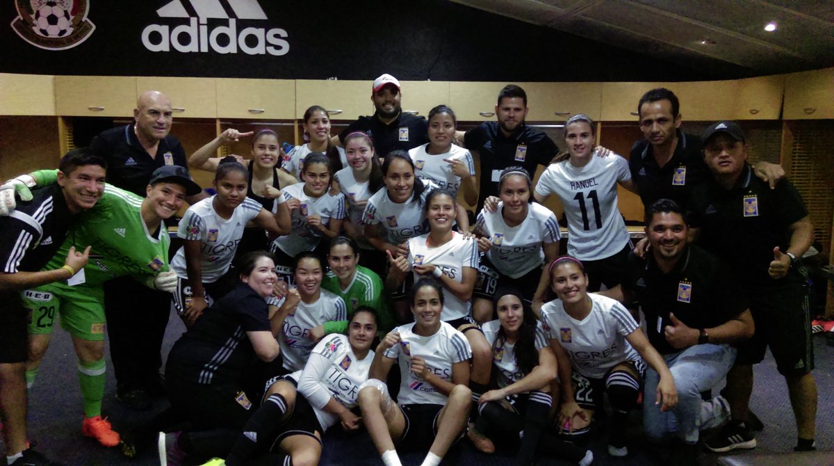 TigresFemenil's tweet photo. RT: Así festejan nuestras jugadoras su gran pase a la final del C-2018 #EstoEsTigresFemenil #VamosTigresFemenil https://t.co/jb1jSpTsr4