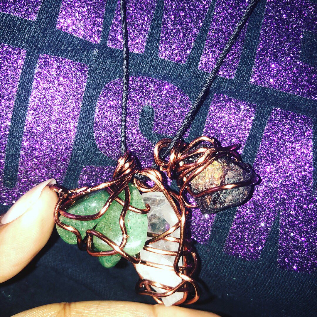theshaebutta's tweet photo. started my jewelry company last night๐ holla at me for custom pieces. #solstones #stoned #crystals #jewelry #charms https://t.co/MwbF4DONeT