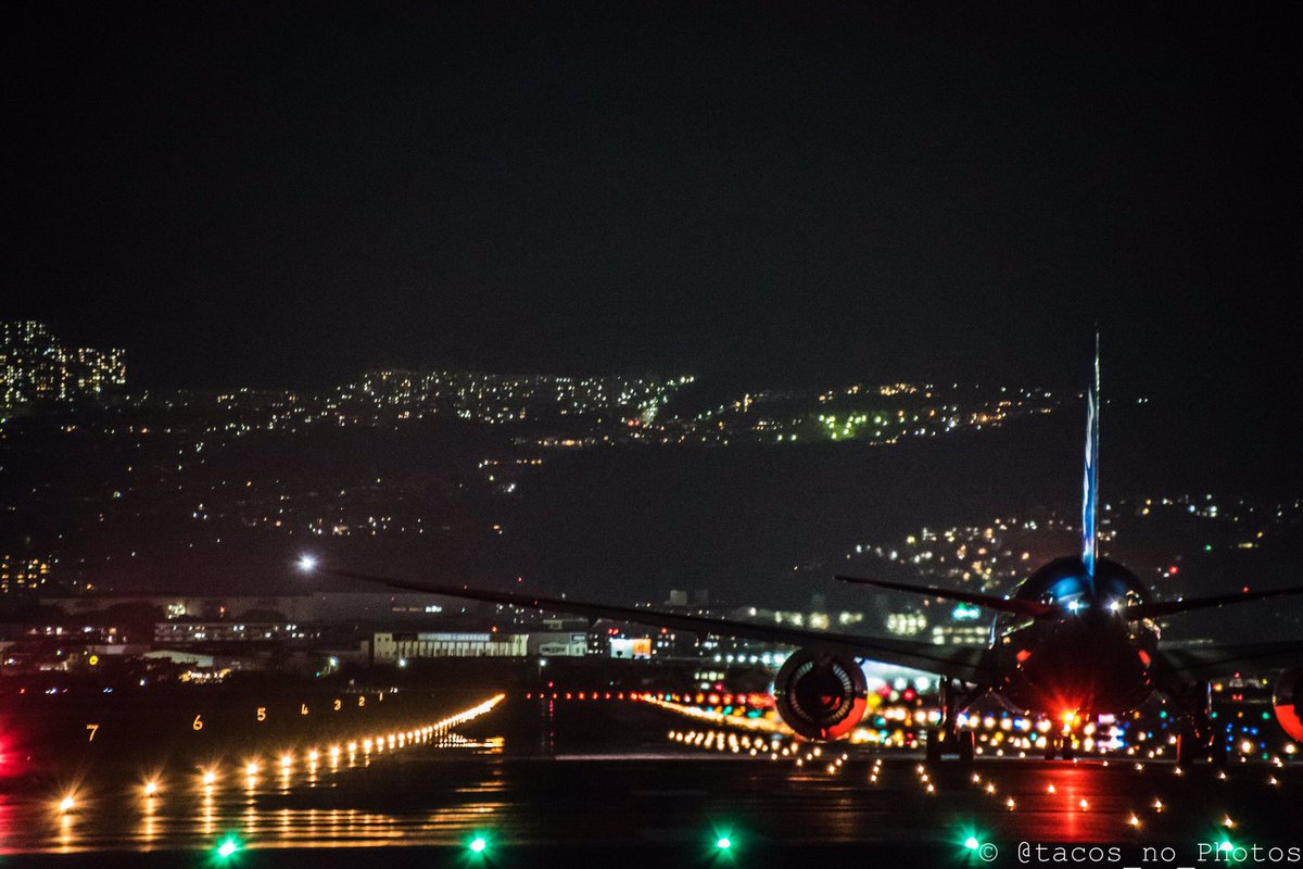 Uzivatel たこすずふぉとぐらふぃっく Na Twitteru どえらい撮影スポット 千里川土手 やーっと来た 伊丹空港の滑走路が丸見えで夜になるとすごい幻想的 飛行機がこんなにかっこいいとは思わなんだ Nikond750 Photography 千里川土手