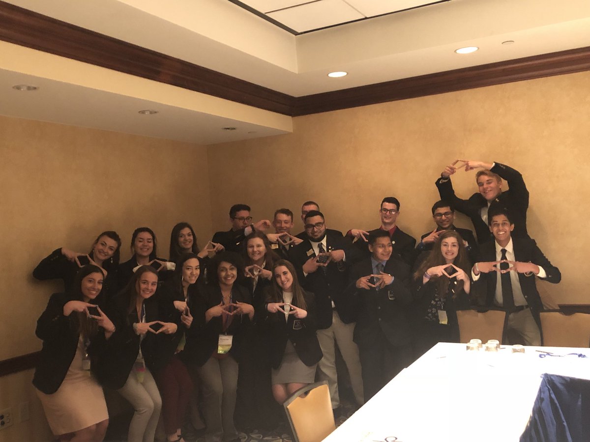 DhruPatel99's tweet photo. Thank you for meeting with me @DECA_Washington. Nice to meet my neighbors to the north! #ExcelWithPatel https://t.co/TzfvOAqWEW