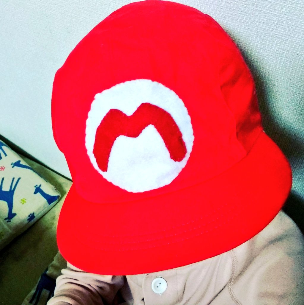 En 息子4歳 今までの帽子が小さいというので新たな帽子を検討 お店で マリオの帽子がいい と赤白帽を Mのマークつけてあげました 目玉もつけてキャッピー にしたいらしい T Co Zafdpoy5hz Twitter