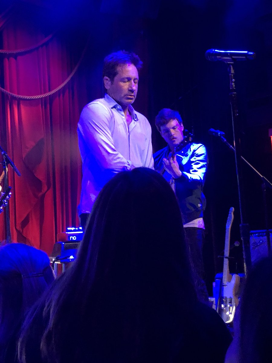 2018/04/22 - Tribeca Film Festival presents David Duchovny Live - Page 3 Dbb_FxtW4AA9nDY