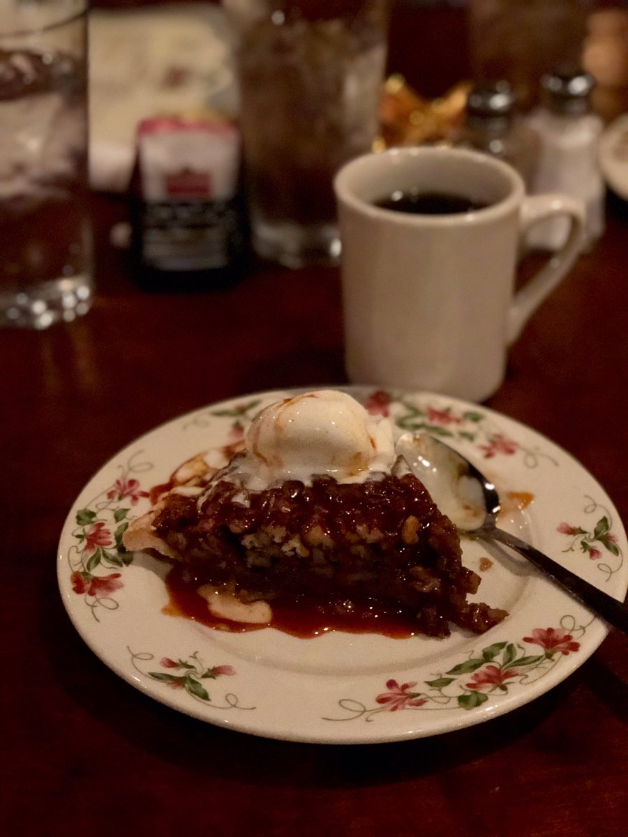 MadisonJones_18's tweet photo. • Coffee and authentic Georgia Pecan Pie • https://t.co/oCwvfKYZeQ