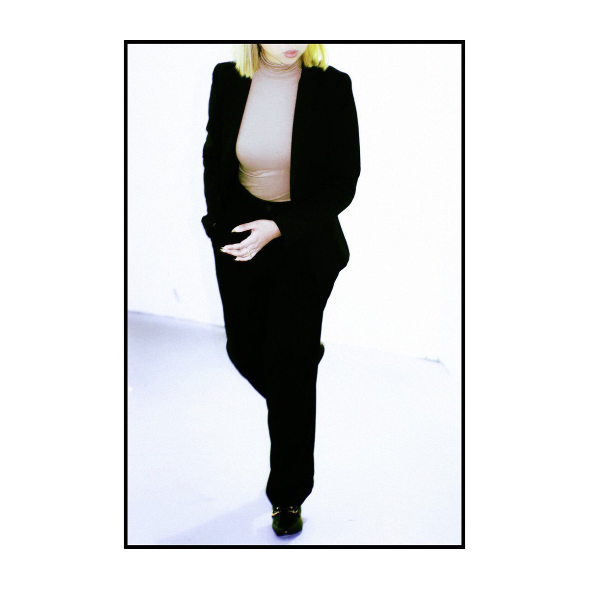 HOUSEOFSTUDIOS's tweet photo. “ Route Noir “ , a collection of images experimenting with the theme of “ Women In Suits “ by @rafael__arturo featuring @madduza modeling for the Art of Fashion under @blackimagestudios Magazine.

Creative Direction + Editing: @rafael__arturo 
Photographer: @mariks418 https://t.co/J5ASvhyij2
