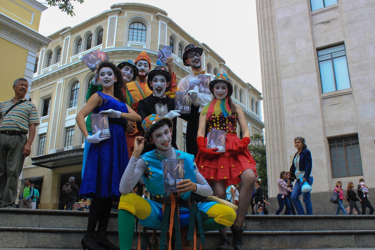 🏃🏾‍♂️💨🏃🏼‍♀️💨 busca tu entrada YA!! en la #PreventaFITCcs2018 🎟️🎟️🎟️y disfruta de la imponente fiesta teatral 🎭 que convertirá a Caracas en un #EscenarioDeEncuentro  y disfruta con tus panas y familiares!! 🎭🎭