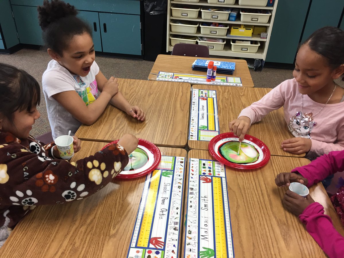 TroupClassSSP's tweet photo. Our inquiry into "How Things Work" is a student (and teacher!) favorite. Here are students before and after one of our first "experiments" in class.
#ssppride #tryeverythingkec https://t.co/8z3rdzkruq