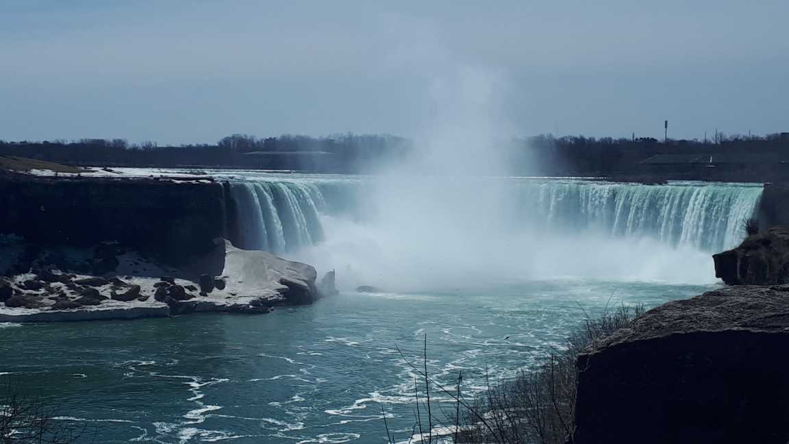 MLCvicar's tweet photo. #Gedanke 357: Am Samstag ging es dann zu den #NiagaraFalls, zu #BrocksMonument und nach #NiagaraOnTheLake. Nach den grauen Tagen war dann auch endlich der #Frühling angekommen. Ich habe also nun die Falls während aller vier Jahreszeiten gesehen. https://t.co/9RMMVwM8vc
