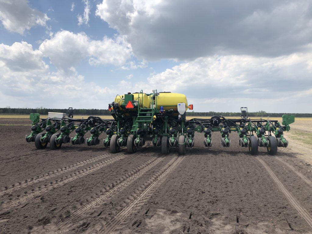blacklandboyd's tweet image. When farmers are helping me @DuPontPioneer, @PioneerSouthern and @corteva, I don’t want to slow them down when time is precious! Thanks to all my plot cooperators! #bePrepared #plot18 #plant18