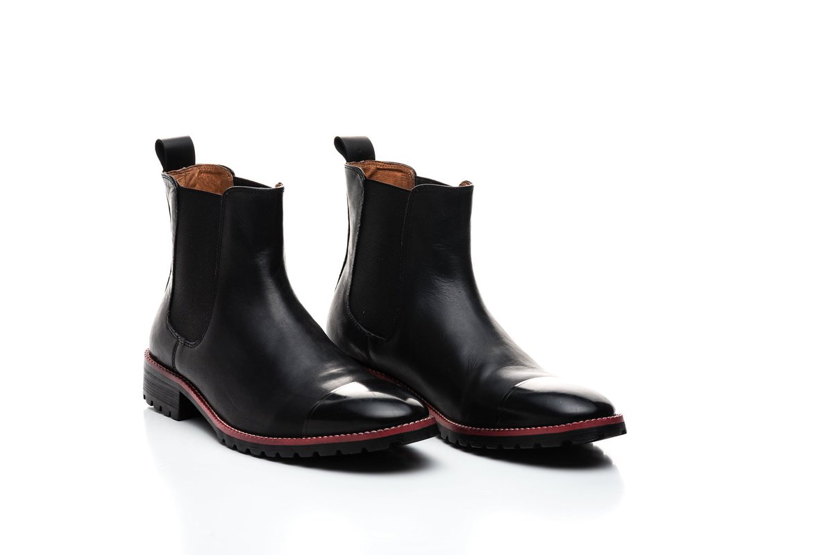 CaesarWalks's tweet photo. Next time wear our Chelsea Boots in the stadium @cavs . Im sure you guys would have been at 50 points by now 🙄 https://t.co/2lInmWx96r