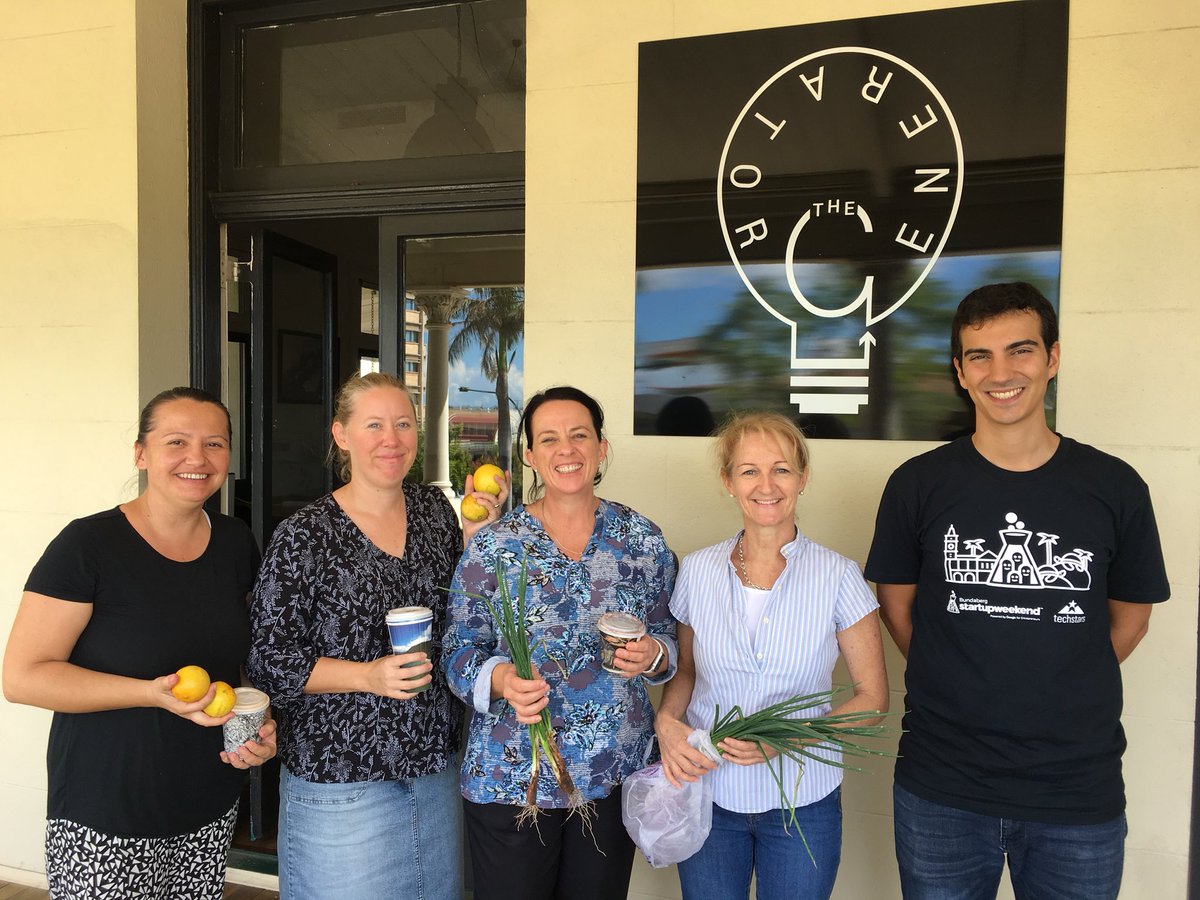 GeneratorQLD's tweet photo. Recovery from #SWBundy at Monday Member Coffee! Winning team Local Produce Direct here and hustling w/ farm fresh shallots and lemons!! 💪🥦🙌 https://t.co/tBCAzLs52b