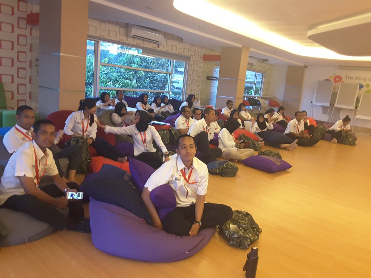 jhmanurung's tweet photo. Kelas Account Management Training #GPTP7 @TelkomIndonesia Suasana santai tapi serius ada di  #learningattelkomcorpu https://t.co/eQL3BYYv14