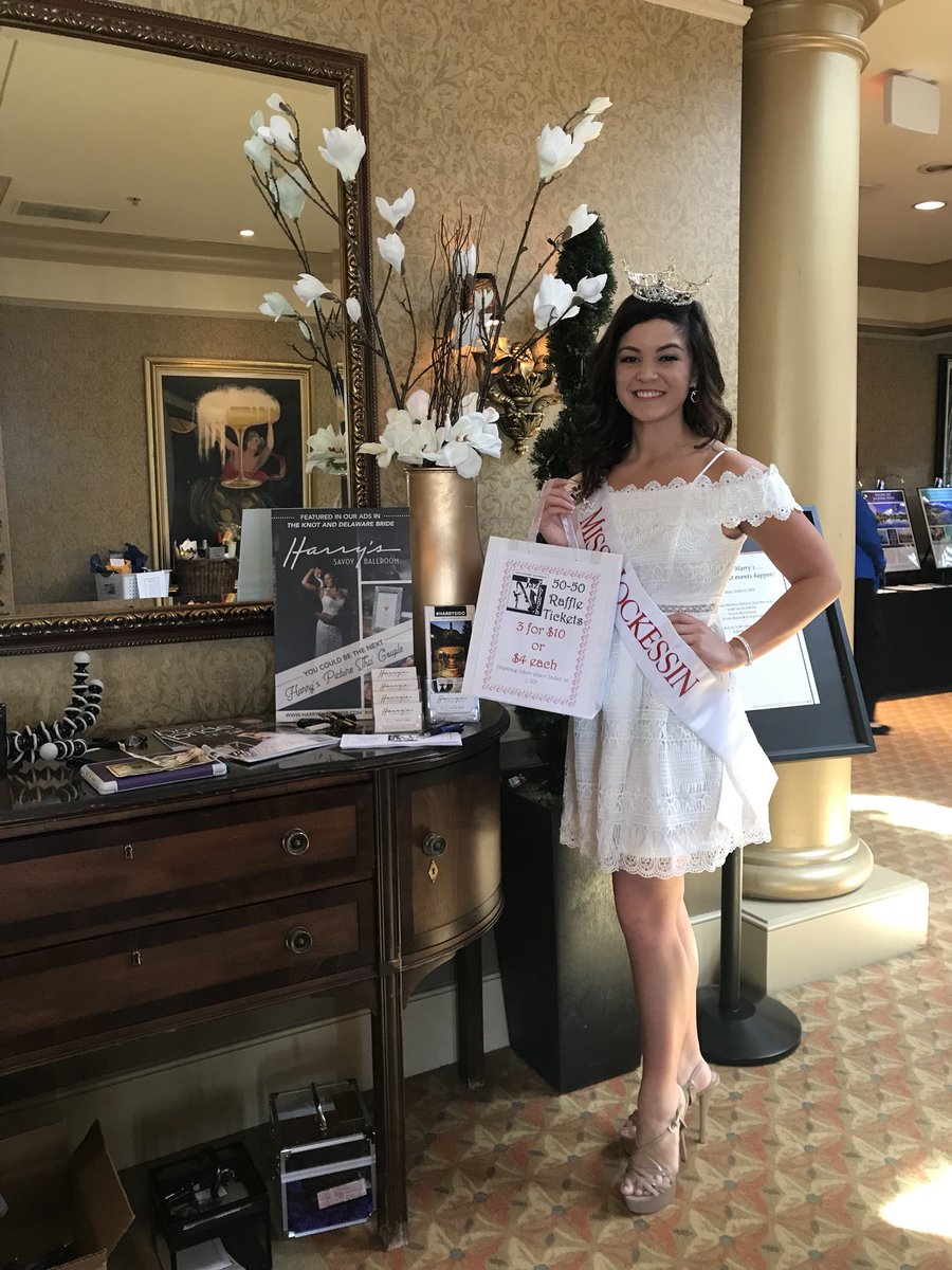 r_ugaspeREADY's tweet photo. Thank you to Delaware Hospice for having us as volunteers at their Jazz Brunch! 
#demediaqueen18 #misshockessin2018 #delawarehospice https://t.co/84QShSKoyK
