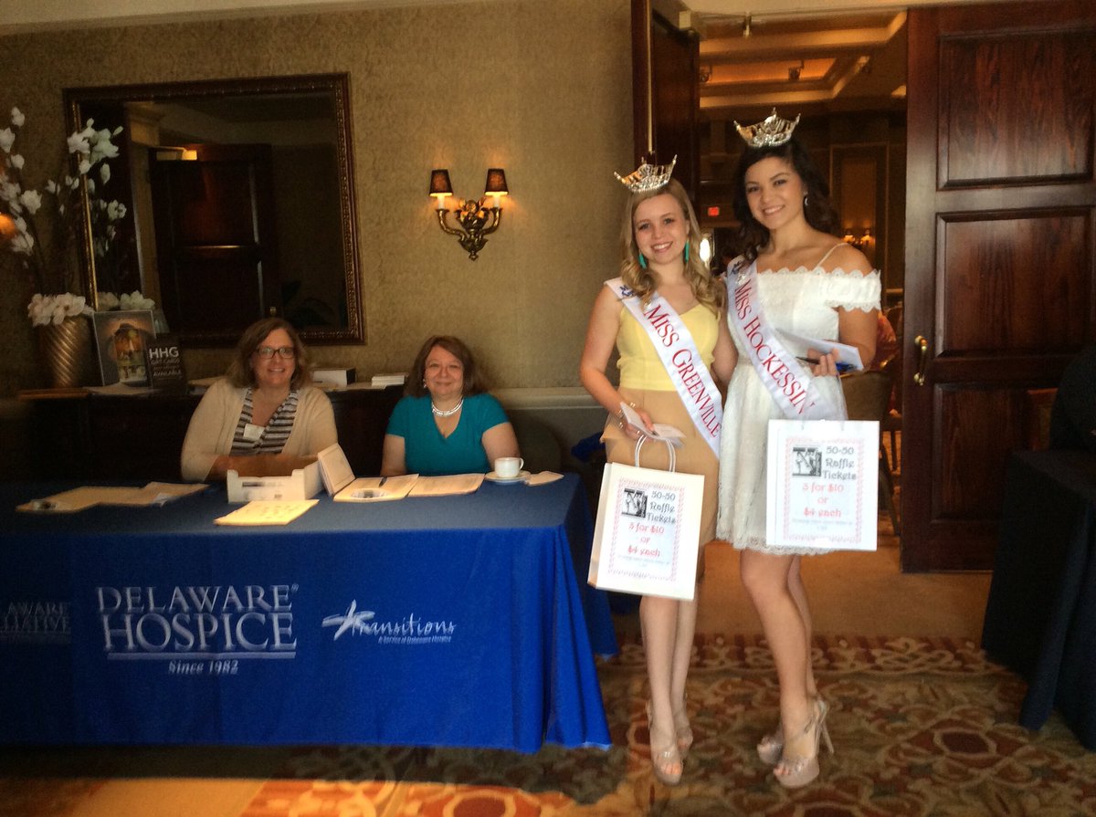 r_ugaspeREADY's tweet photo. Thank you to Delaware Hospice for having us as volunteers at their Jazz Brunch! 
#demediaqueen18 #misshockessin2018 #delawarehospice https://t.co/84QShSKoyK