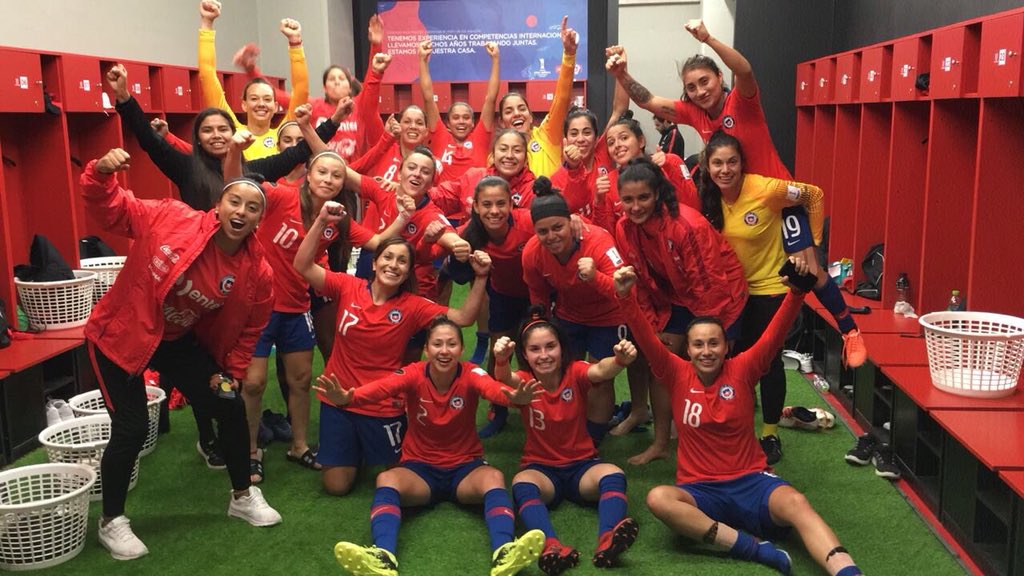 KatariAyelen's tweet photo. “Las niñas no tienen límites”,hoy lo ratificó este grupo de tremendas mujeres; q les pagan menos y no le transmitían los partidos. Hoy ellas emparejaron la cancha pa q muchas más se atrevan a romper esquemas. Gracias guachitas hoy mis hijas gritan los goles como si fueean propios https://t.co/yc0sAvntMg