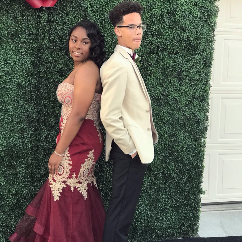 KeeLemonnn's tweet photo. 😬🤷🏽‍♀️🚨 #prom2018 #busssedddd #cuzzzo #sumslight #keeswitchesitup https://t.co/5M9s6jUJ32